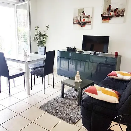 Apartment Superbe Avec Jardin Et Piscine *